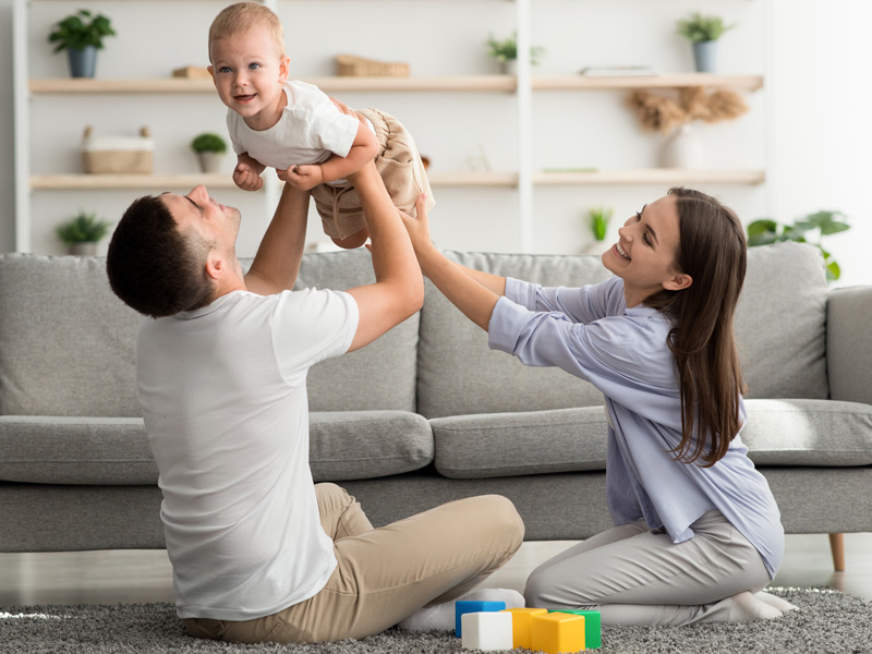 Como proteger bebês e crianças pequenas dos riscos de queda em casa