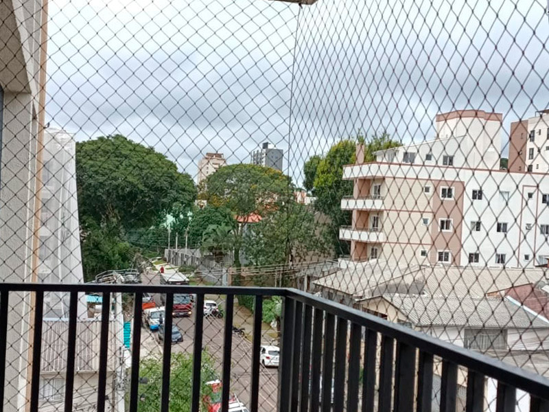 Criança em Casa? Veja Por Que Telas de Proteção São Mais Importantes Que Travas de Portas