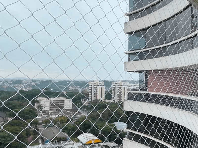 Solução Segura: Como Telas Contra Pombos Protegem Seu Espaço Sem Ferir as Aves